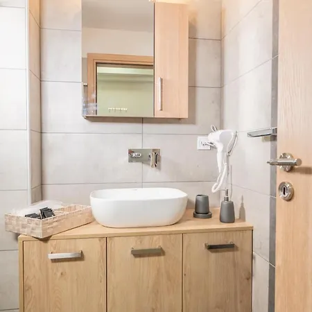 Apartment Iaira *